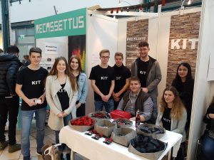 Schülerfirma Keep Important Things (KIT) auf der JUNIOR-Messe in Sindelfingen